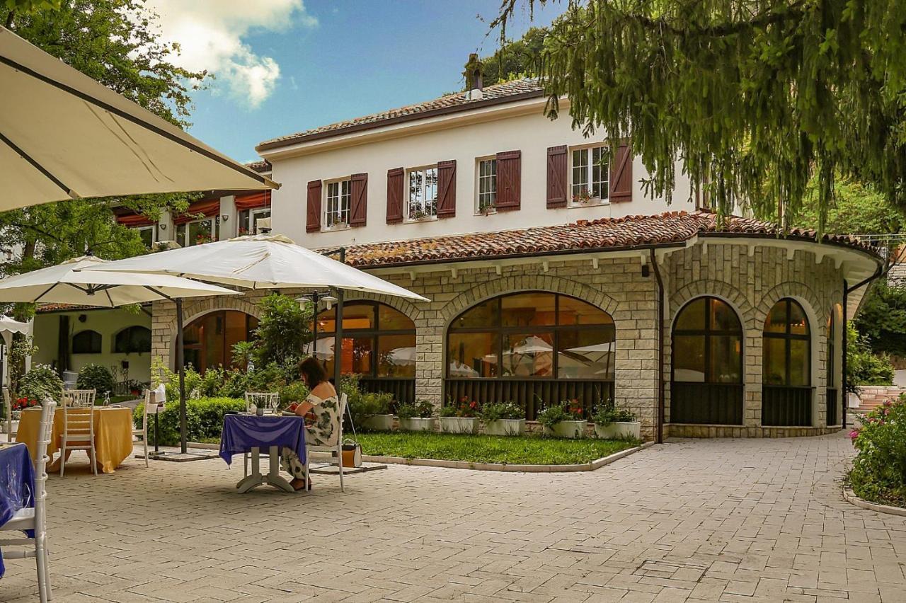 Hotel La Ginestra Acqualagna Exterior foto