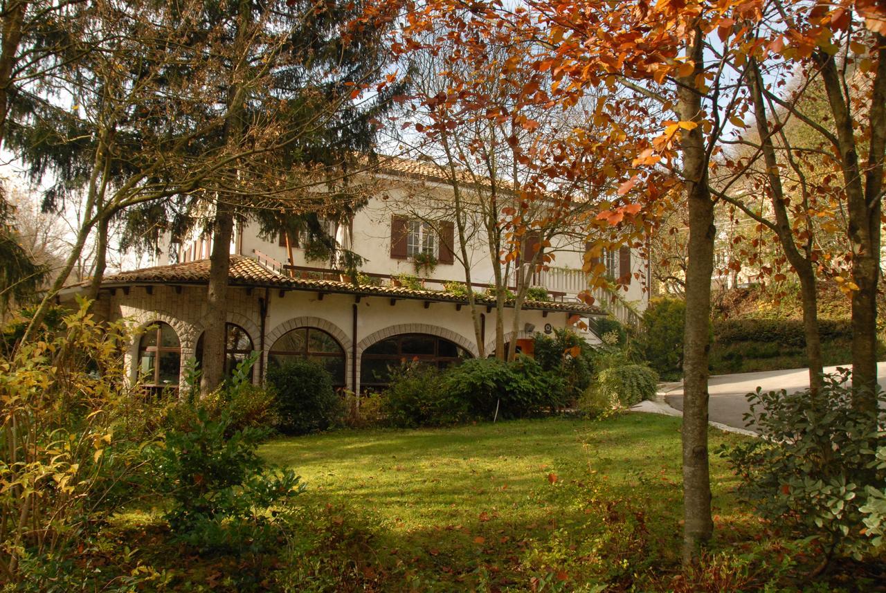 Hotel La Ginestra Acqualagna Exterior foto