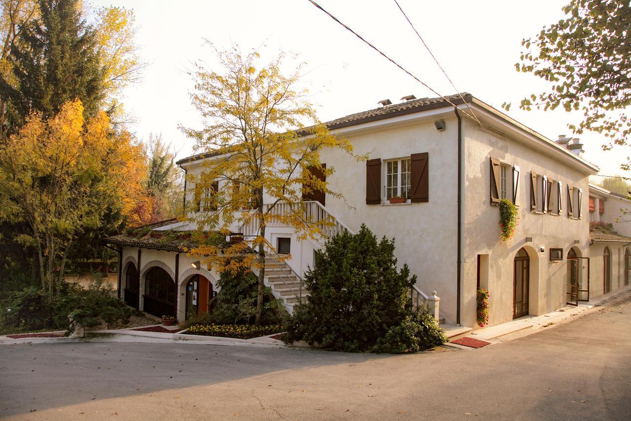 Hotel La Ginestra Acqualagna Exterior foto