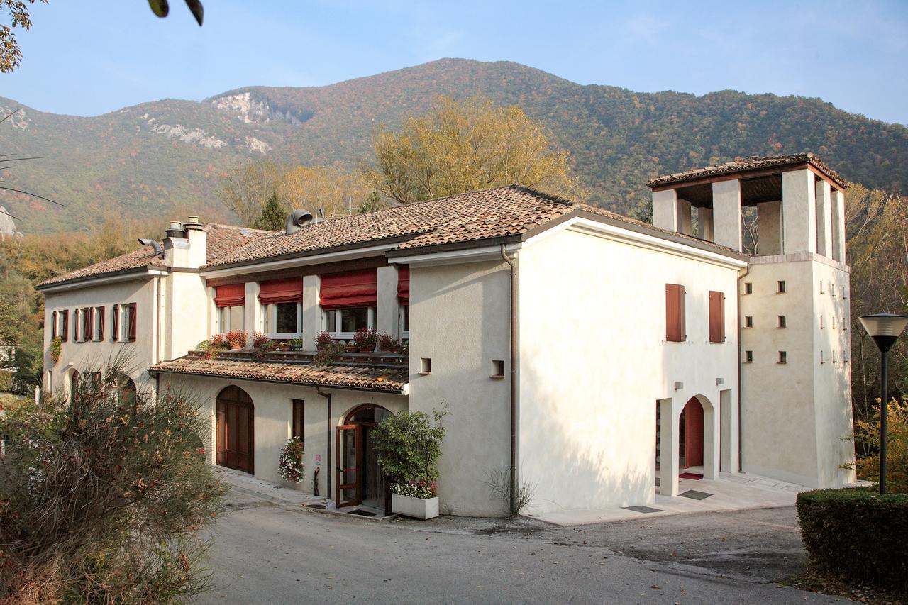 Hotel La Ginestra Acqualagna Exterior foto